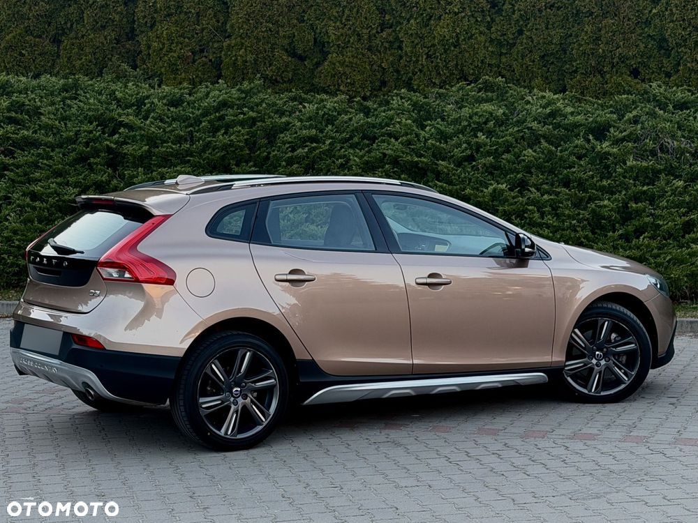 Volvo V40 Cross Country - 19
