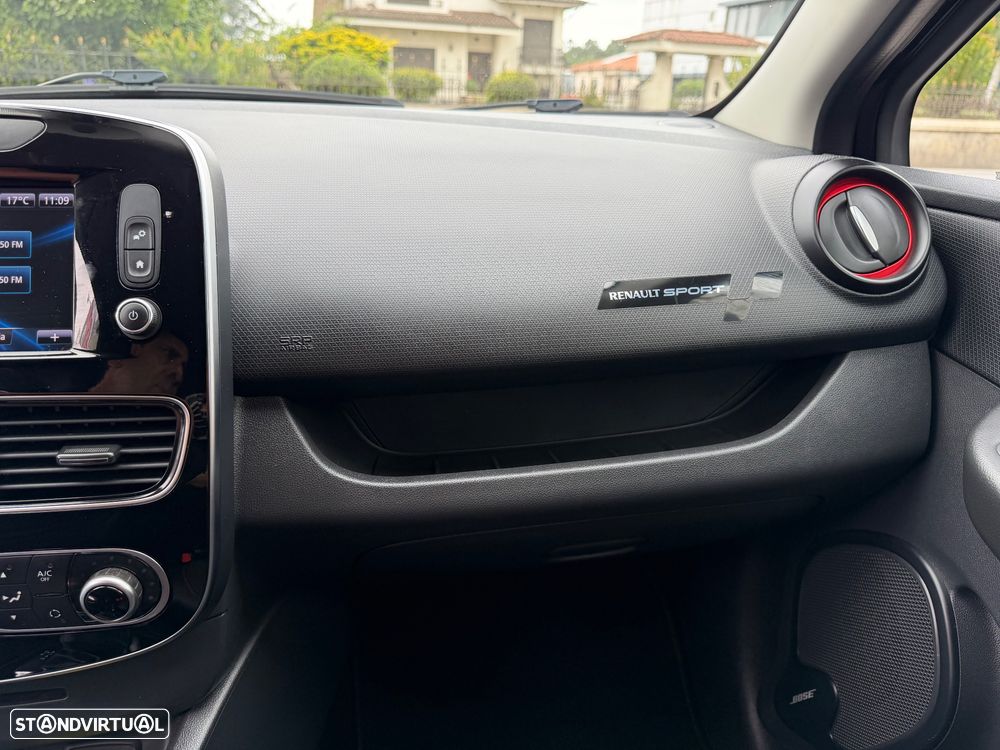 Renault Clio TCe 220 EDC R.S. Trophy - 36