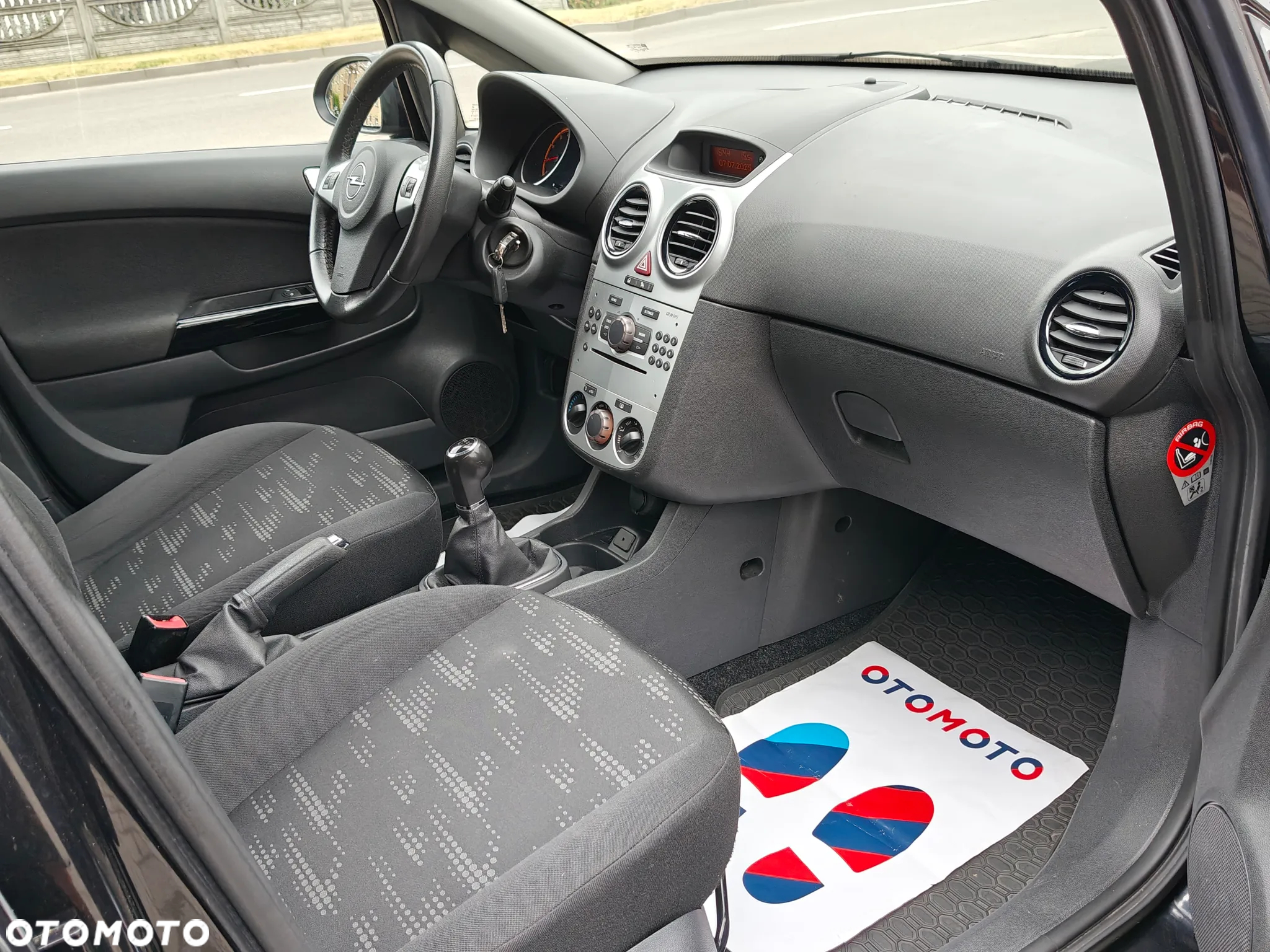 Opel Corsa 1.4 16V Cosmo - 7