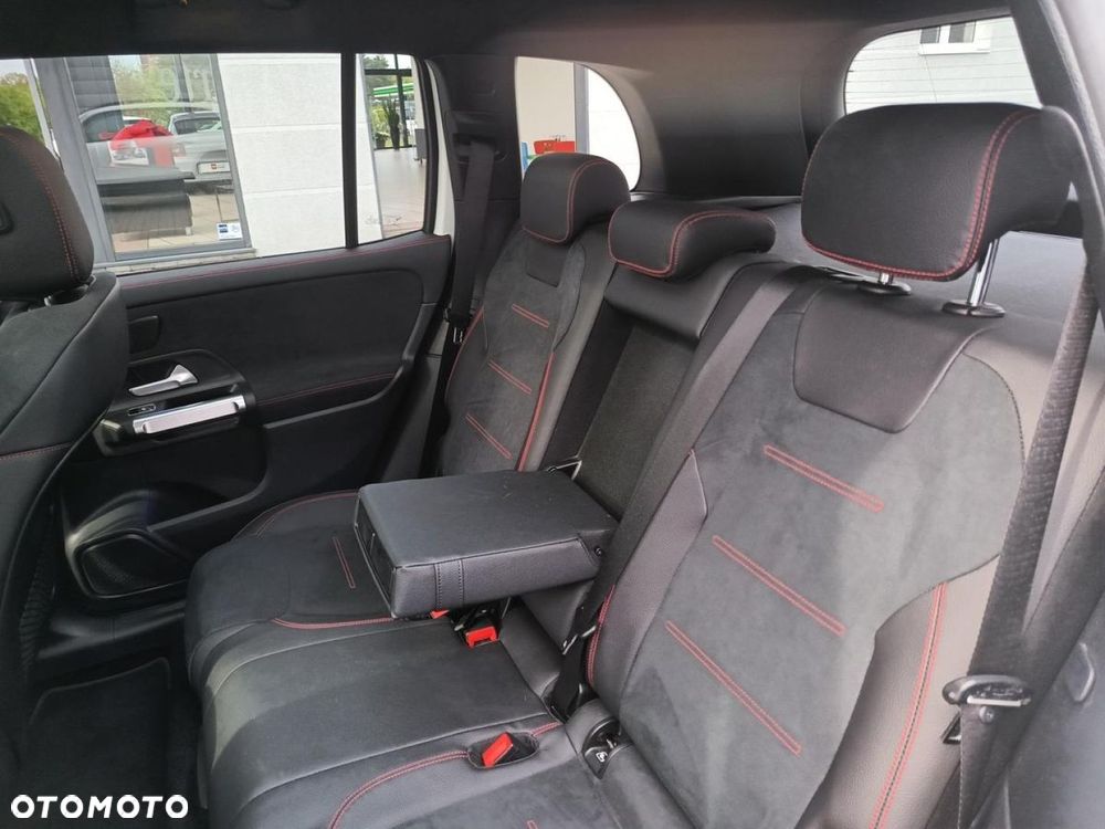 Mercedes-Benz GLB - 16