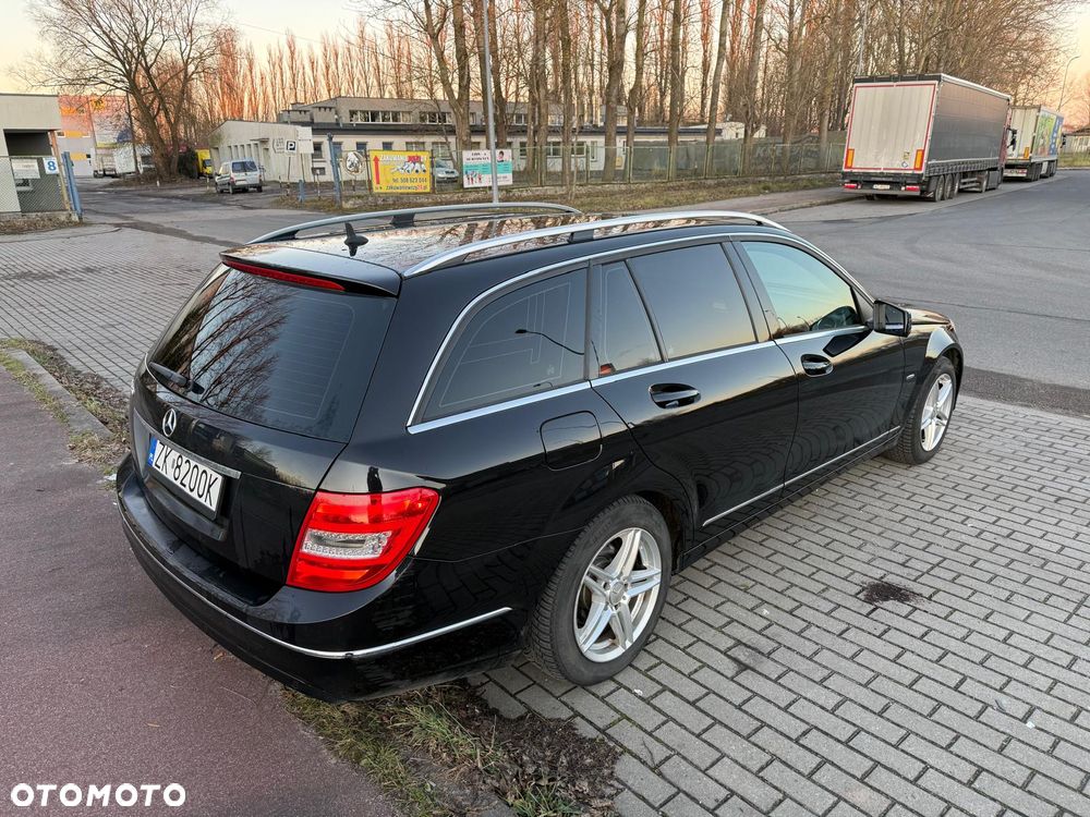 Mercedes-Benz Klasa C 180 CGI Automatik BlueEFFICIENCY Elegance - 13