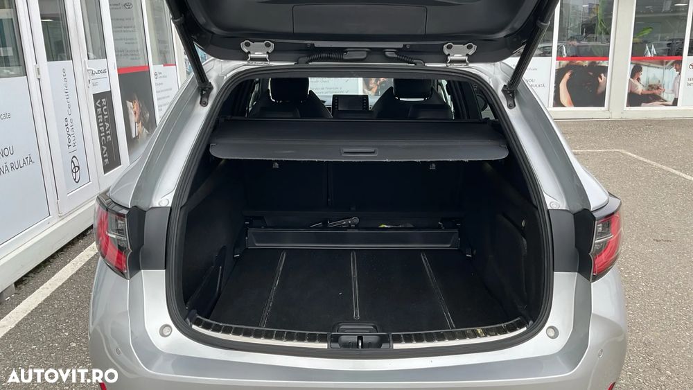 Toyota Corolla 2.0 HSD Exclusive Plus GR Sport Bi-Tone - 9