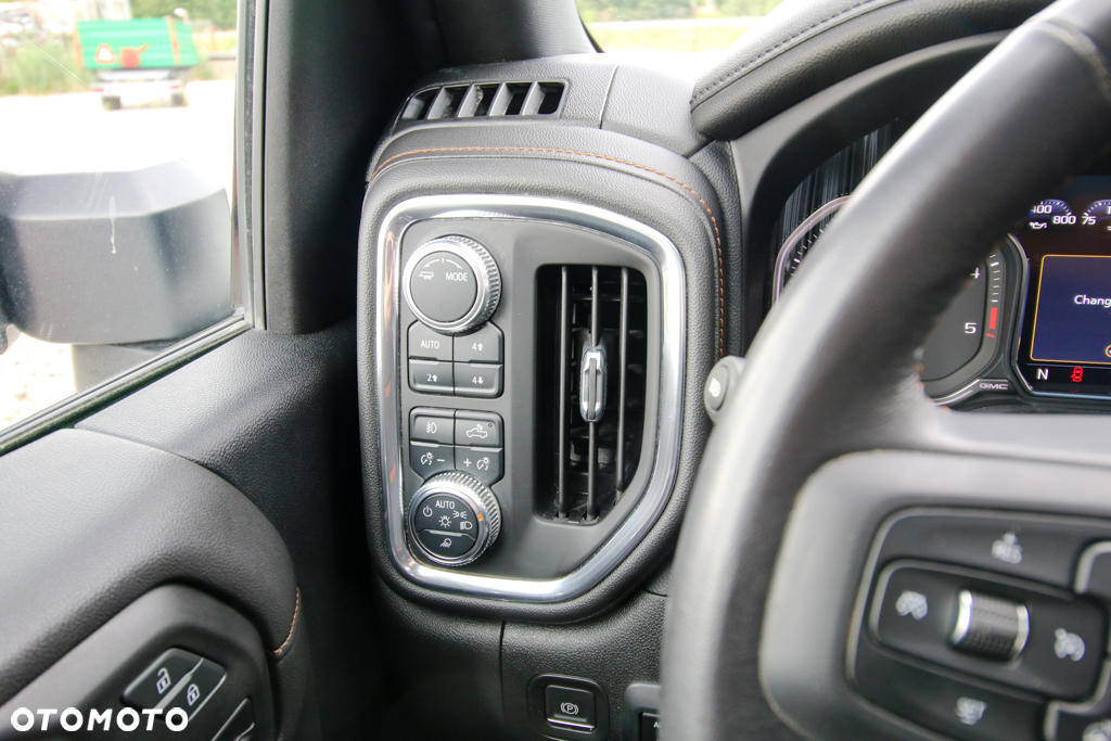 GMC Sierra - 16