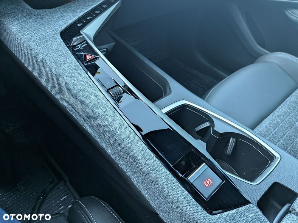 Peugeot 5008 Hybrid 145 e-DSC6 Allure - 28
