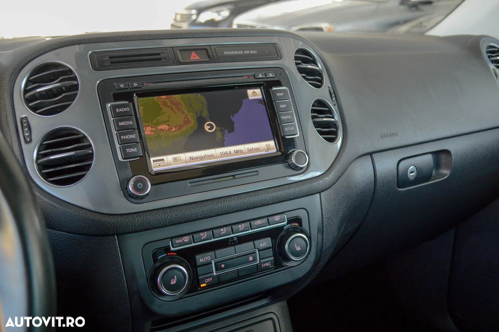 Volkswagen Tiguan 2.0 TDI DPF 4Motion BlueMotion Technology DSG Lounge Sport & Style - 8