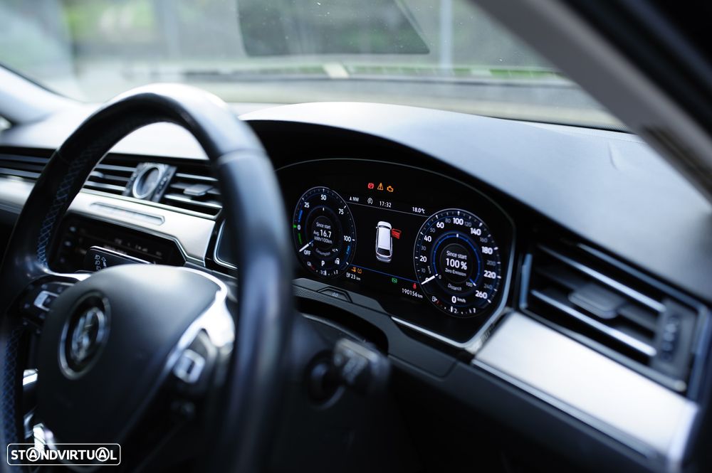VW Passat Variant - 8