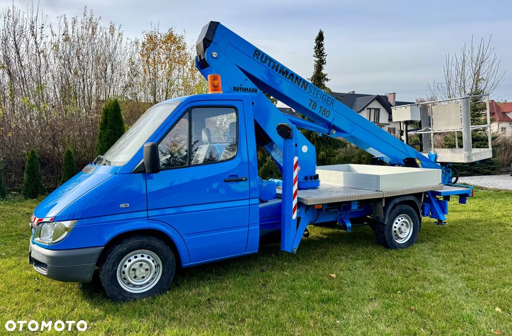 Mercedes-Benz Sprinter - 1