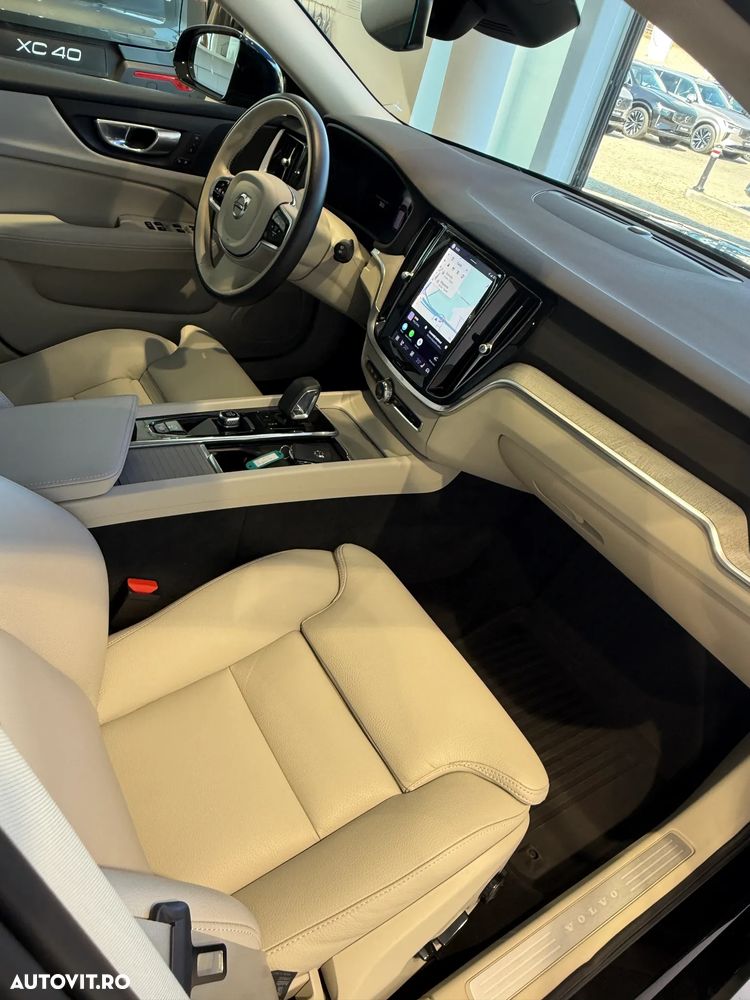 Volvo V60 B4 MHEV AT Plus Dark - 28