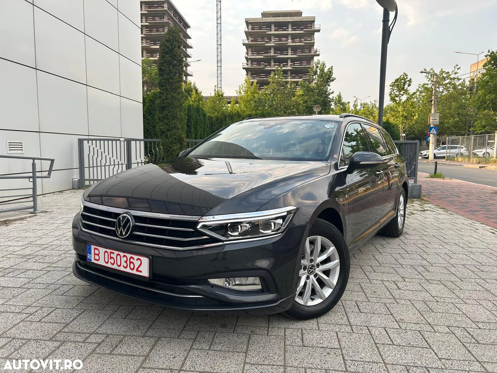 Volkswagen Passat Variant 2.0 TDI SCR DSG Business - 2