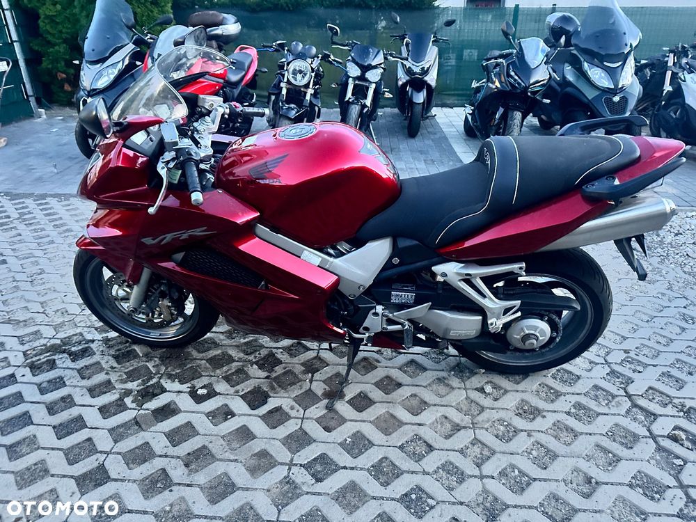 Honda VFR - 8