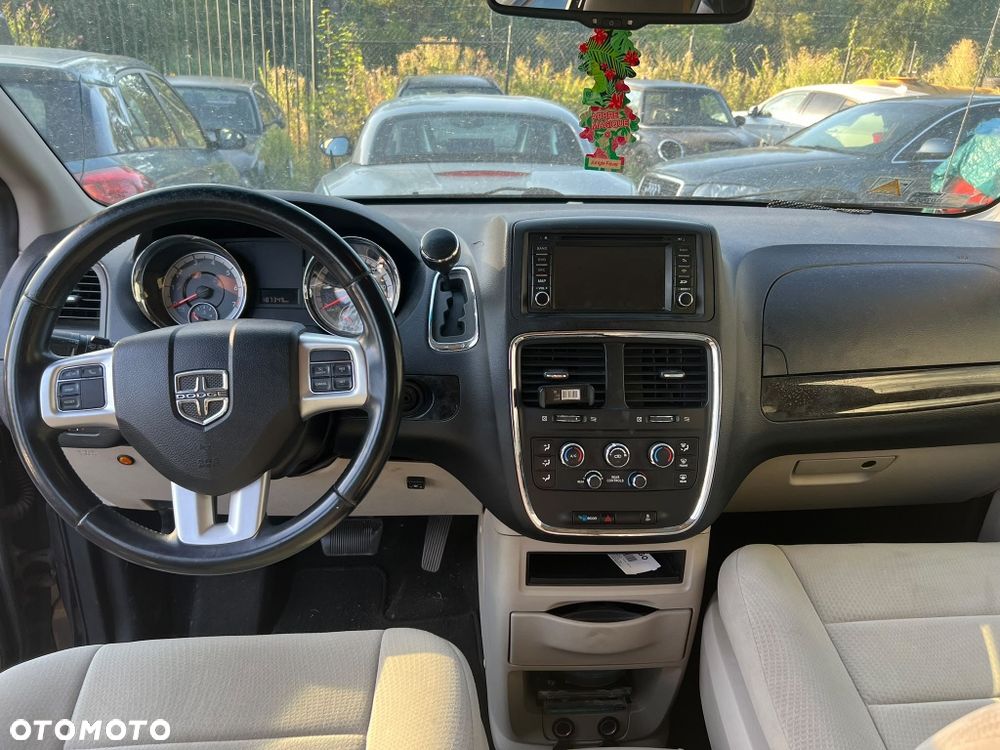 Dodge Grand Caravan - 8