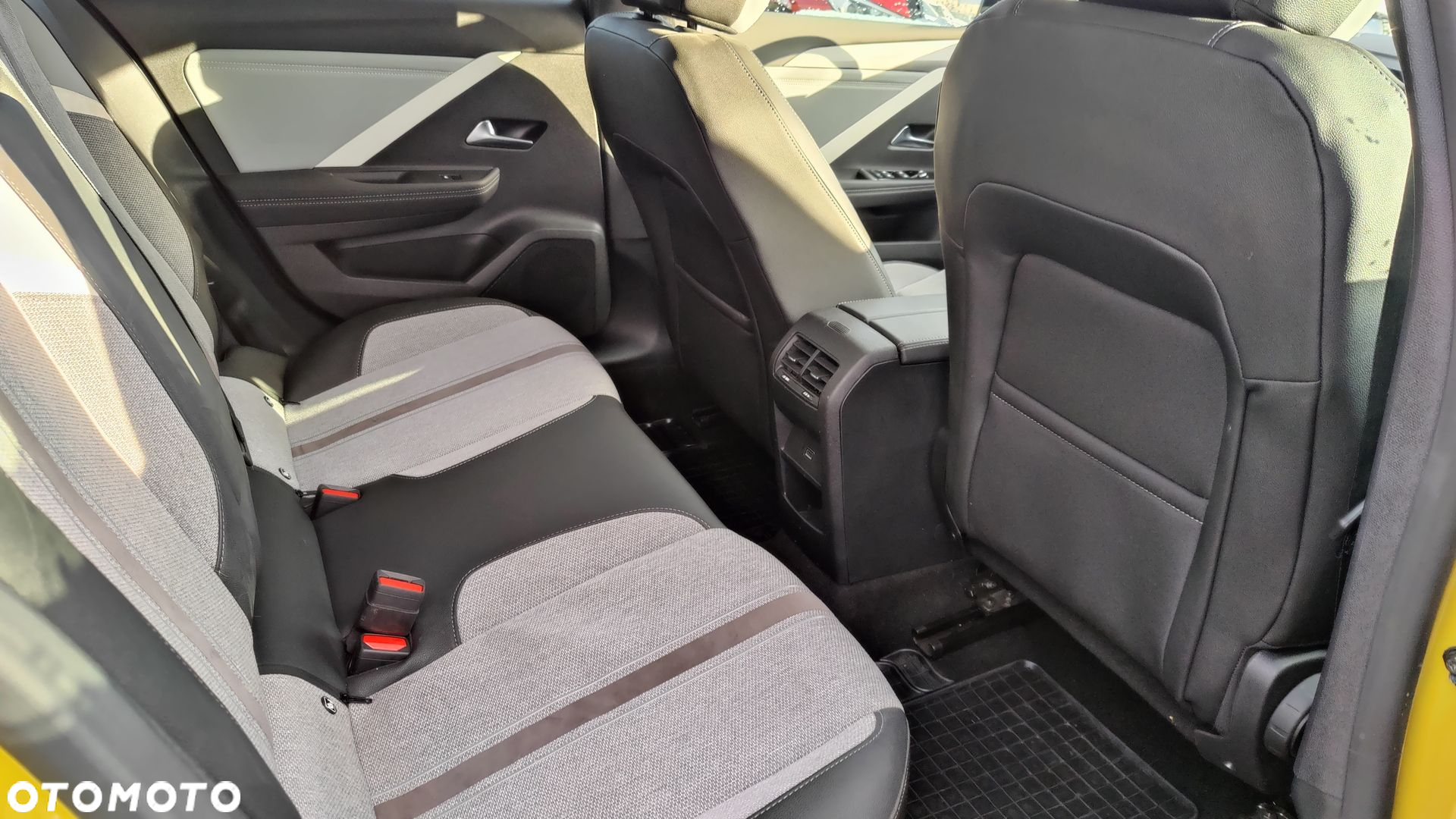 Opel Astra VI 1.2 T Elegance S&S - 9