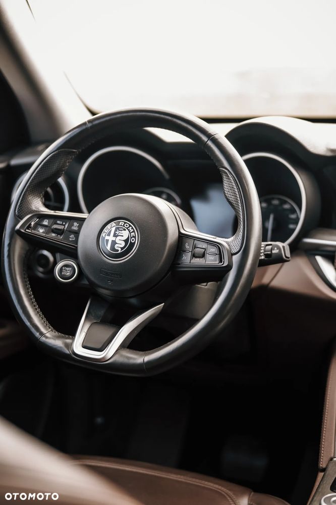 Alfa Romeo Stelvio 2.0 Turbo 16V AT8-Q4 Lusso Ti - 12