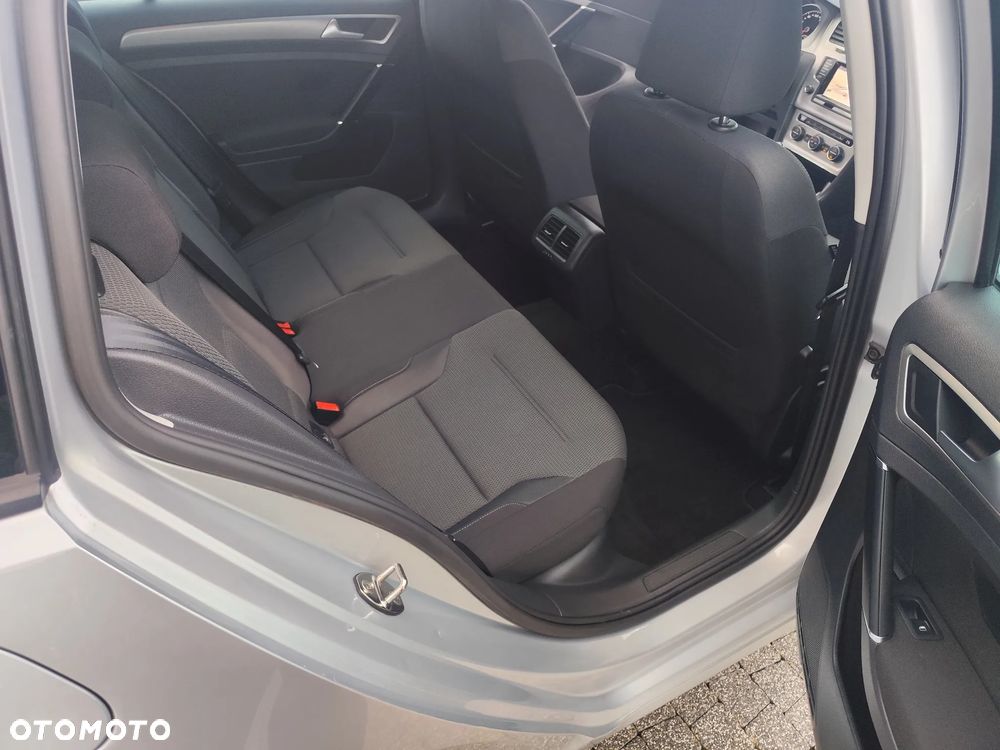 Volkswagen Golf - 19