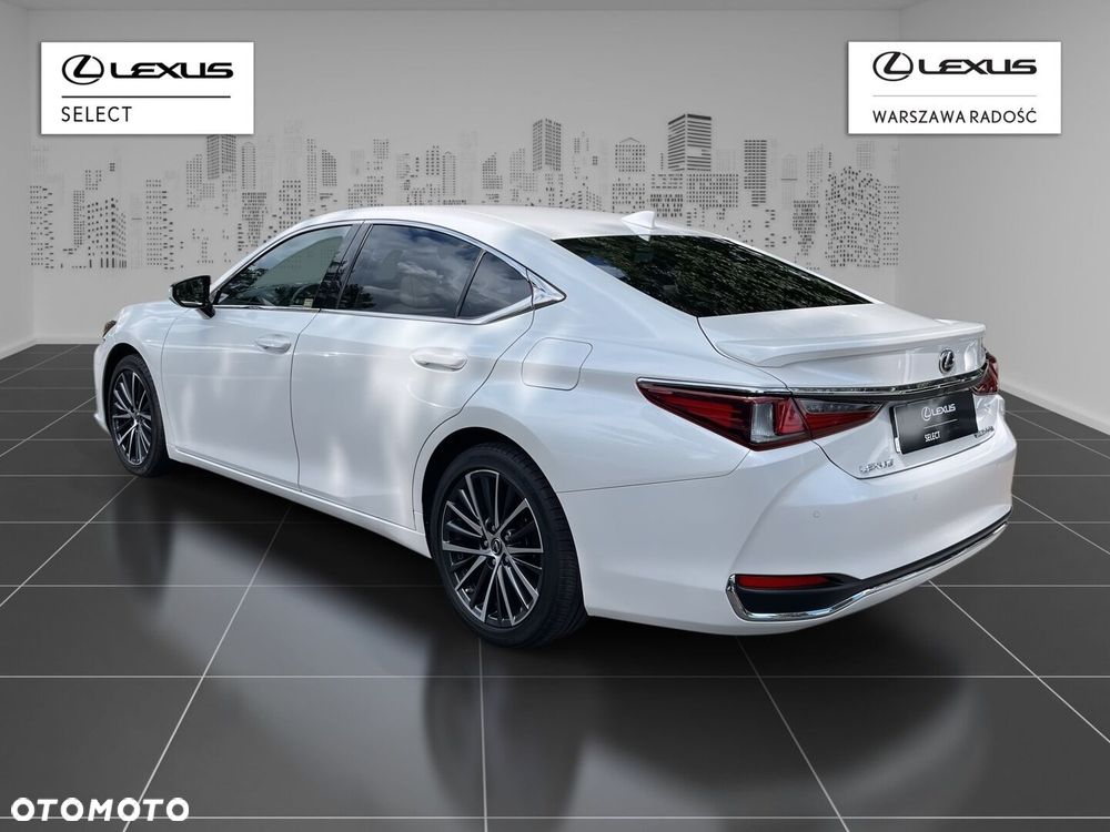 Lexus ES 300h Business Edition - 4