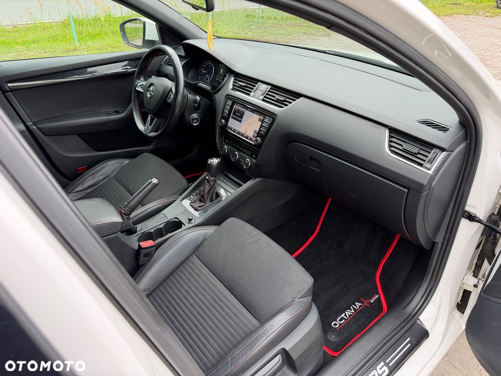 Skoda Octavia 2.0 TDI DSG RS - 10