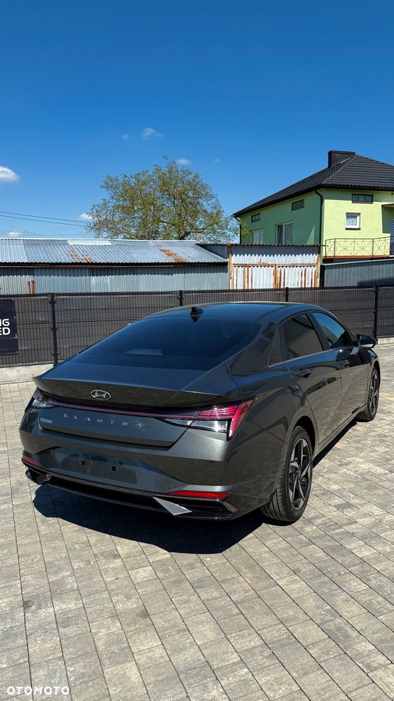 Hyundai Elantra 1.6 Executive CVT - 17