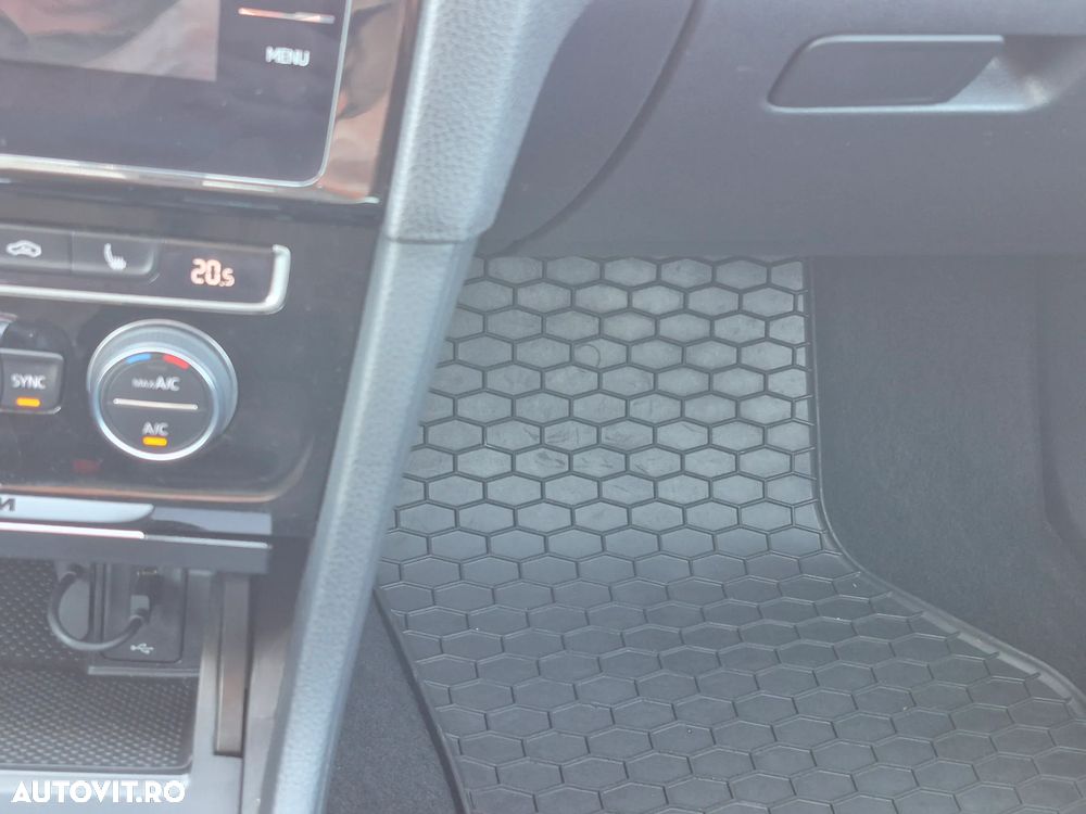 Volkswagen Golf - 12