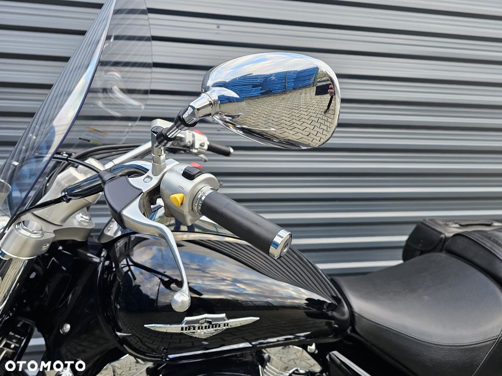 Suzuki Intruder - 22