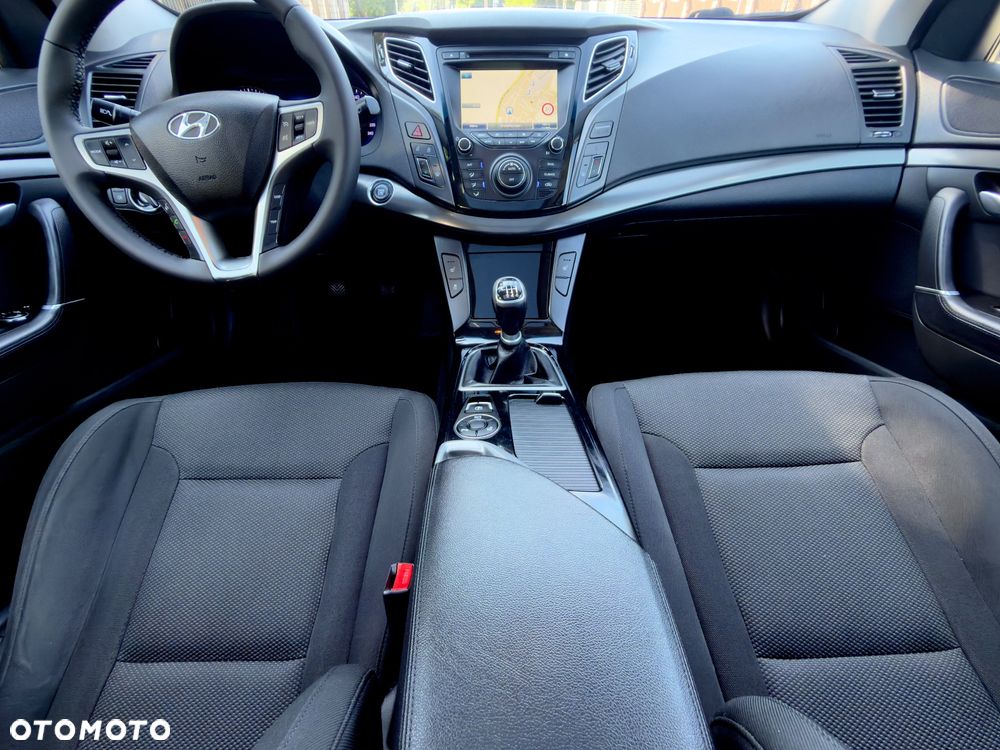 Hyundai i40 2.0 Premium - 24