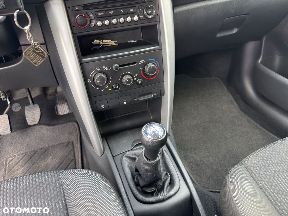 Peugeot 207 - 14
