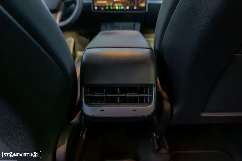 Tesla Model Y Long Range Dual Motor AWD - 16