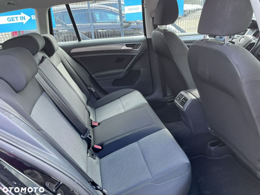 Volkswagen Golf - 25