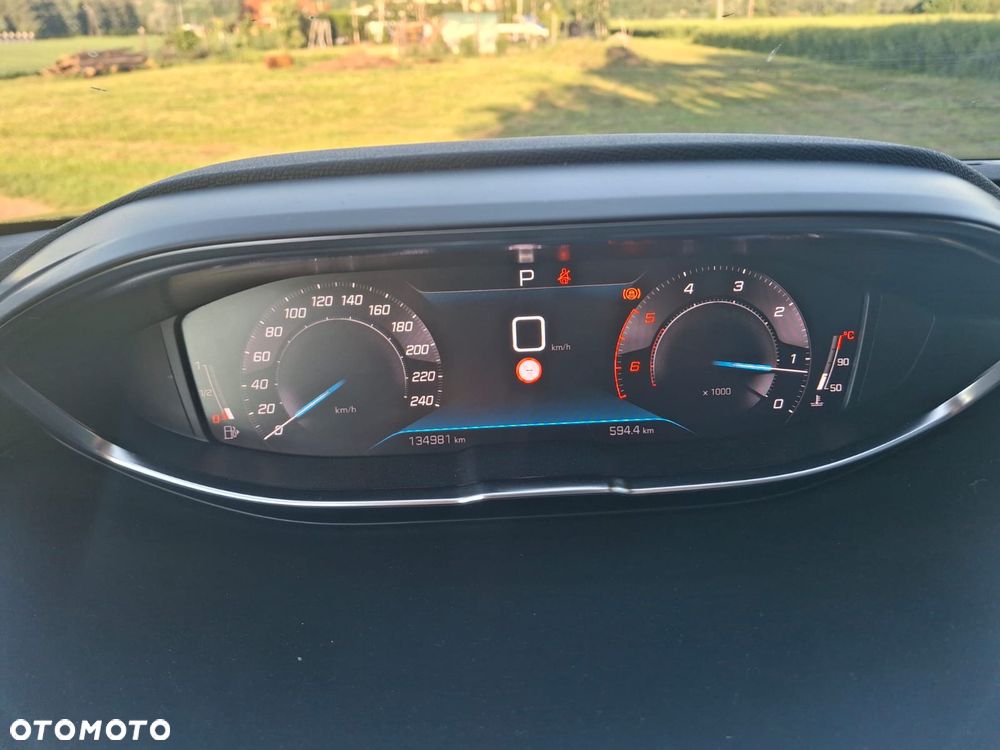 Peugeot 3008 1.5 BlueHDi Allure Pack S&S EAT8 - 23