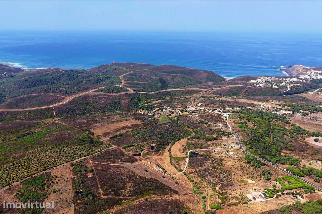 Terreno rústico com 48000 m2 a 3 km praia da Arrifana - Aljezur - Grande imagem: 2/26