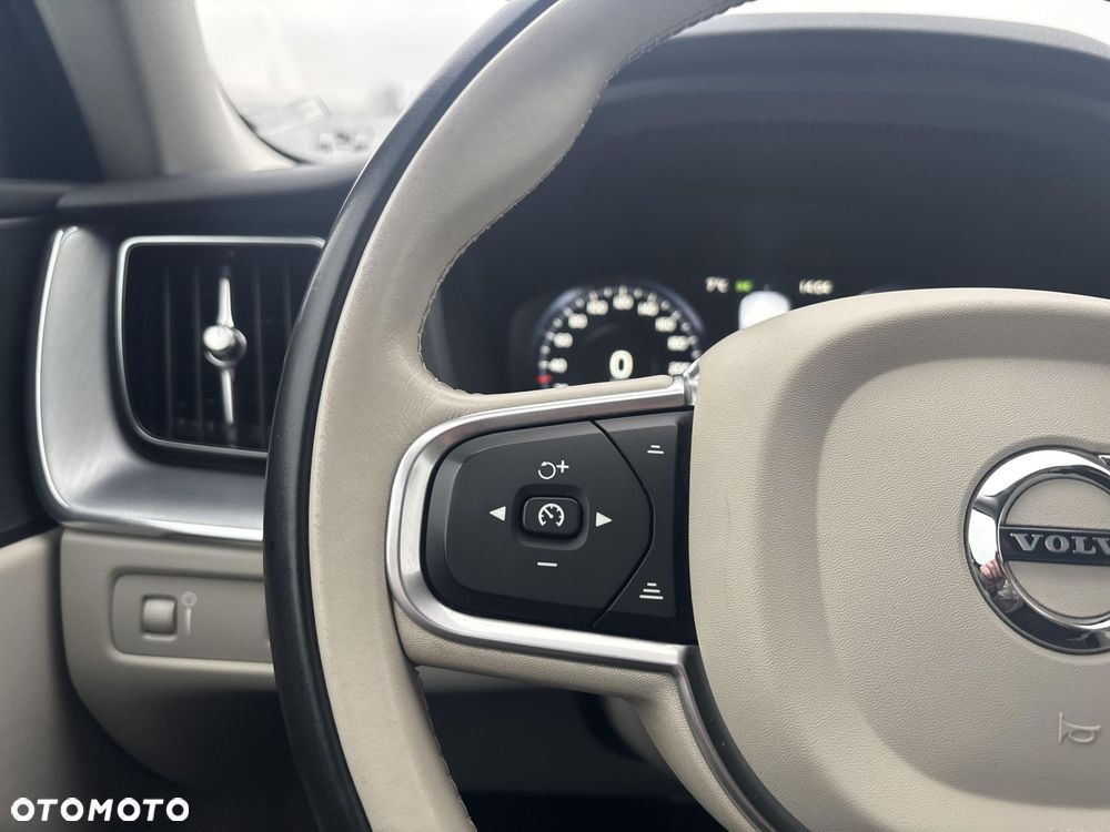 Volvo XC 60 D4 AWD Momentum - 26