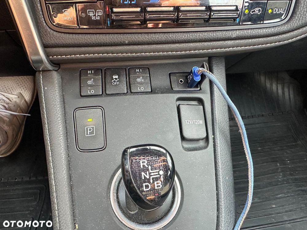 Toyota Auris ver-1-8-hsd-prestige - 8
