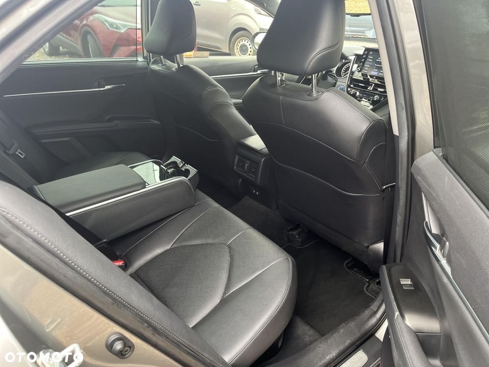 Toyota Camry 2.5 Hybrid Executive CVT - 24