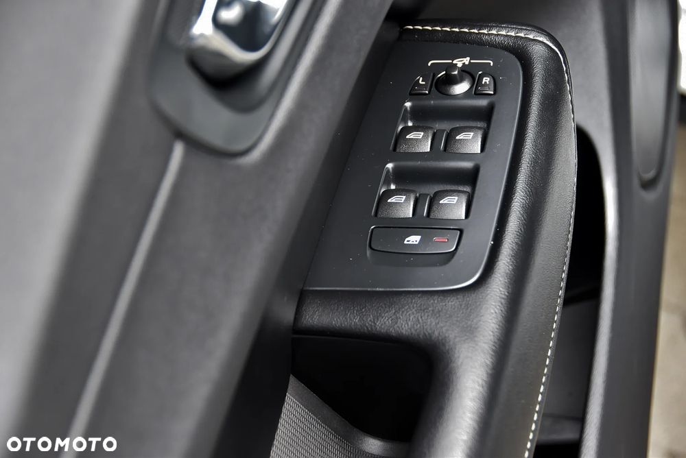 Volvo XC 60 D4 R-Design - 39