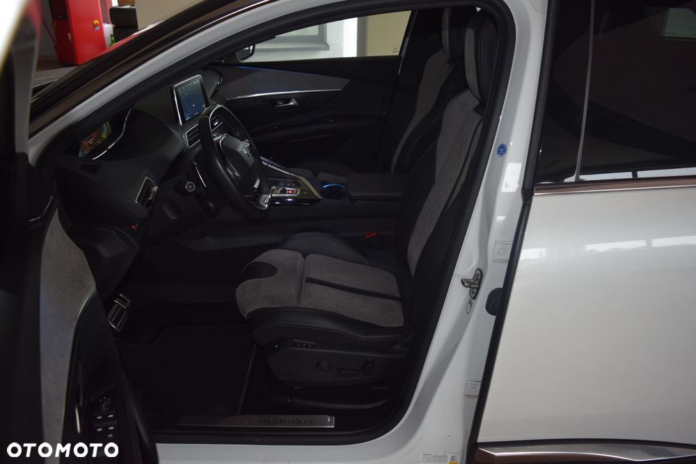 Peugeot 3008 1.6 PureTech Hybrid4 PHEV GT S&S EAT8 - 17