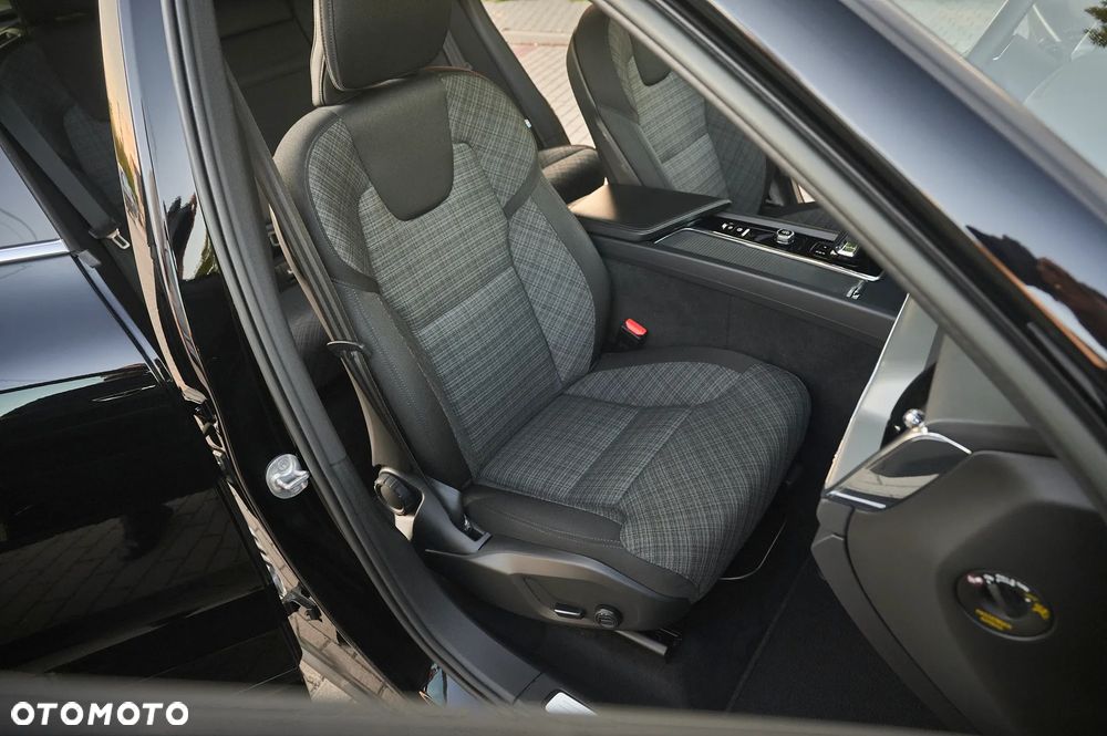 Volvo XC 60 B4 D AWD Momentum Pro - 28