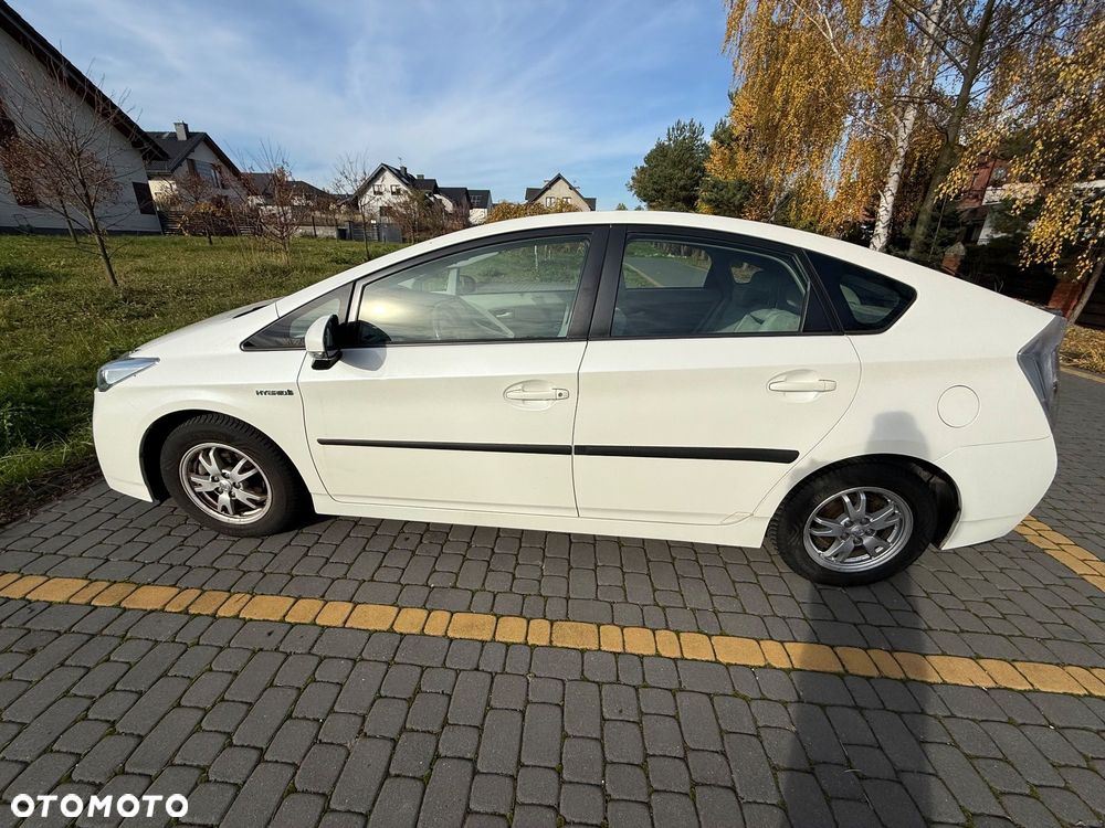 Toyota Prius 1.8 HSD Sol - 8