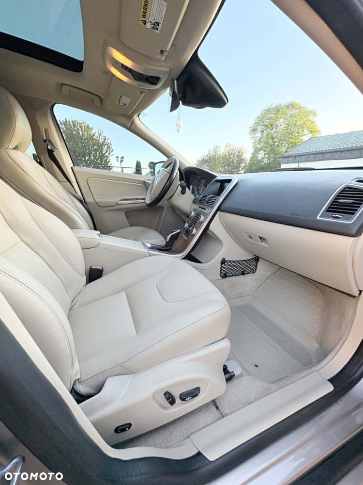 Volvo XC 60 T6 AWD Geartronic Momentum - 12