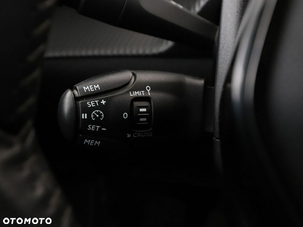 Peugeot 2008 PureTech 130 Allure Pack - 32