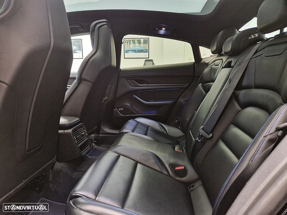 Porsche Taycan 4S - 27