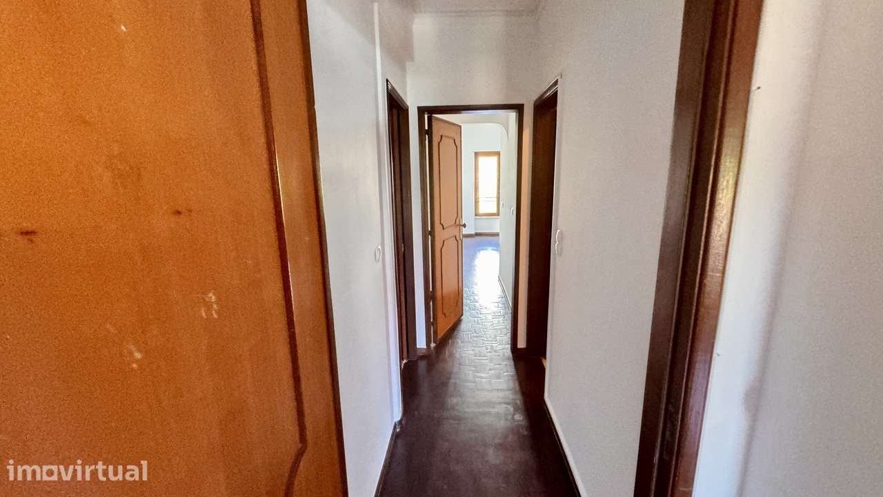 Apartamento T3 com elevador e cozinha equipada em Oeiras - Grande imagem: 2/22