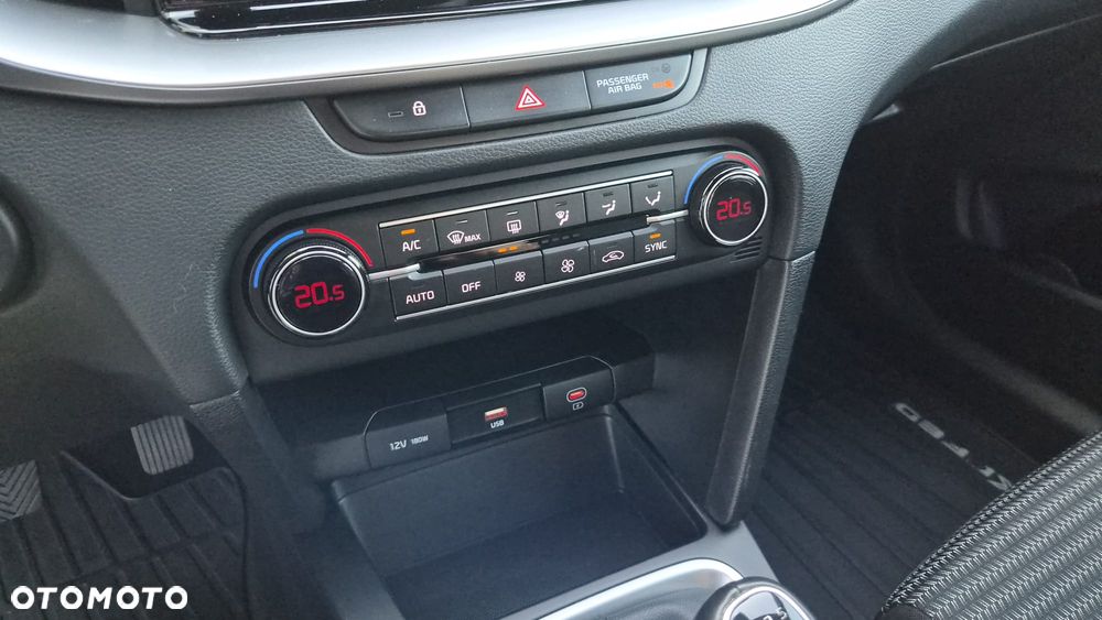 Kia XCeed 1.5 T-GDI M - 23