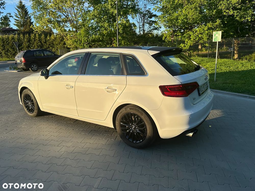 Audi A3 Sportback 1.4 TFSI Ambiente - 2