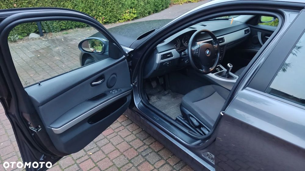 BMW Seria 3 318i - 3