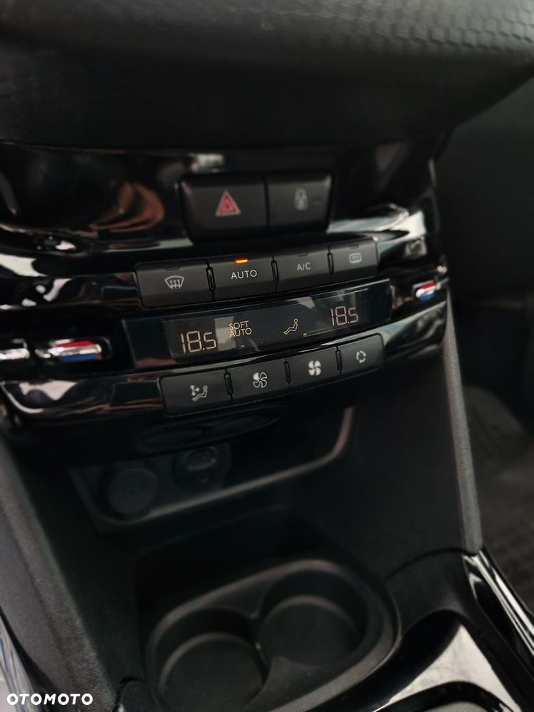 Peugeot 2008 1.2 Pure Tech Allure S&S - 22