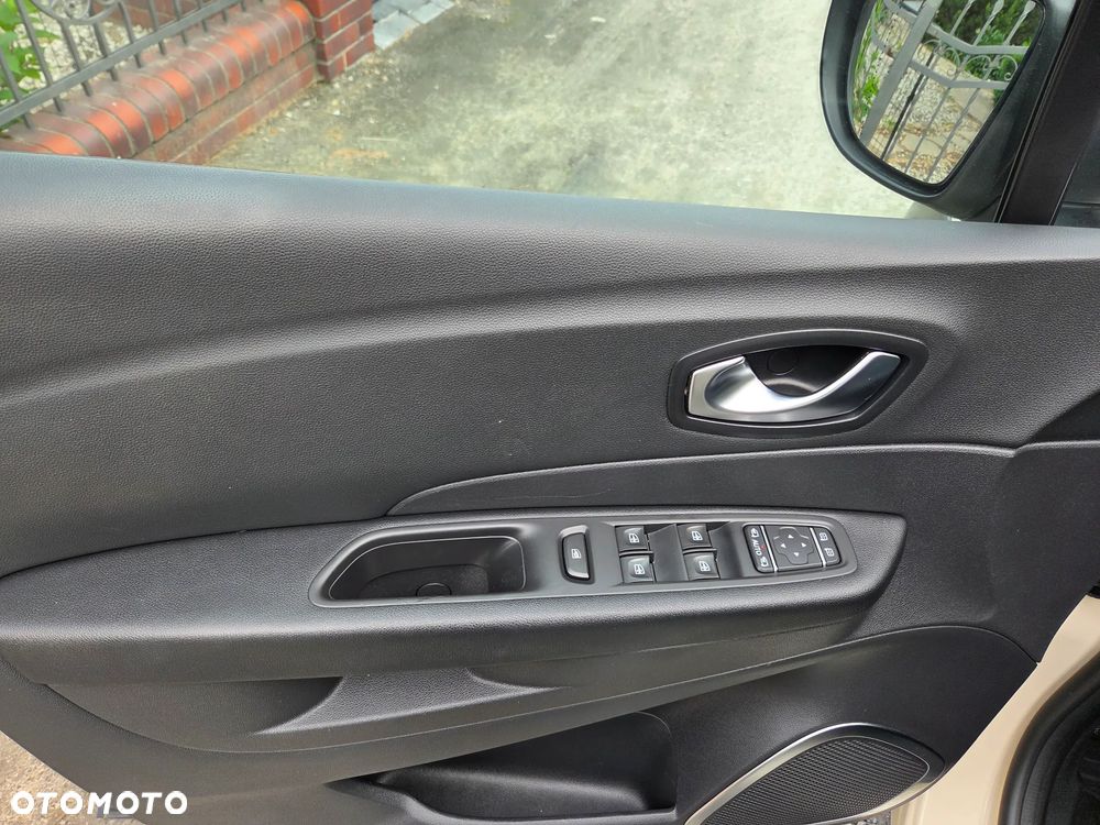 Renault Captur 0.9 Energy TCe XMOD EU6 - 21