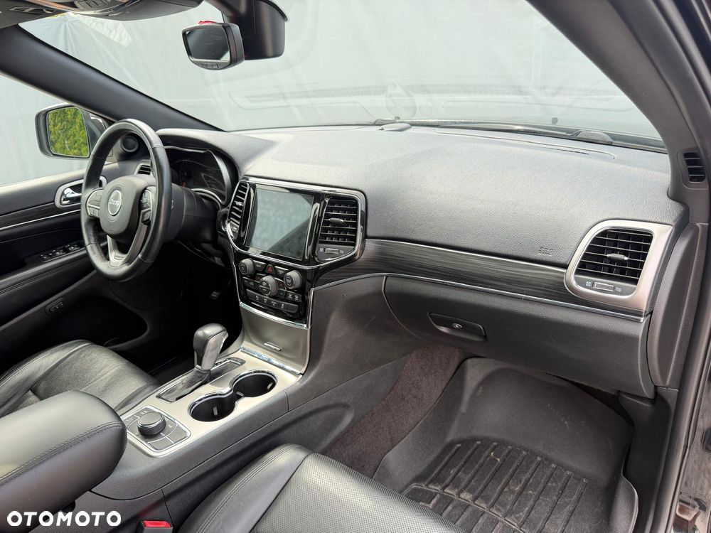 Jeep Grand Cherokee - 32