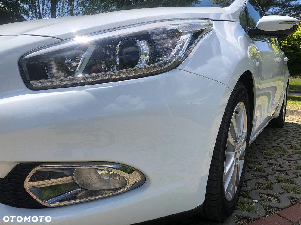 Kia Ceed 1.6 CRDi 128 Dream Team Edition - 10
