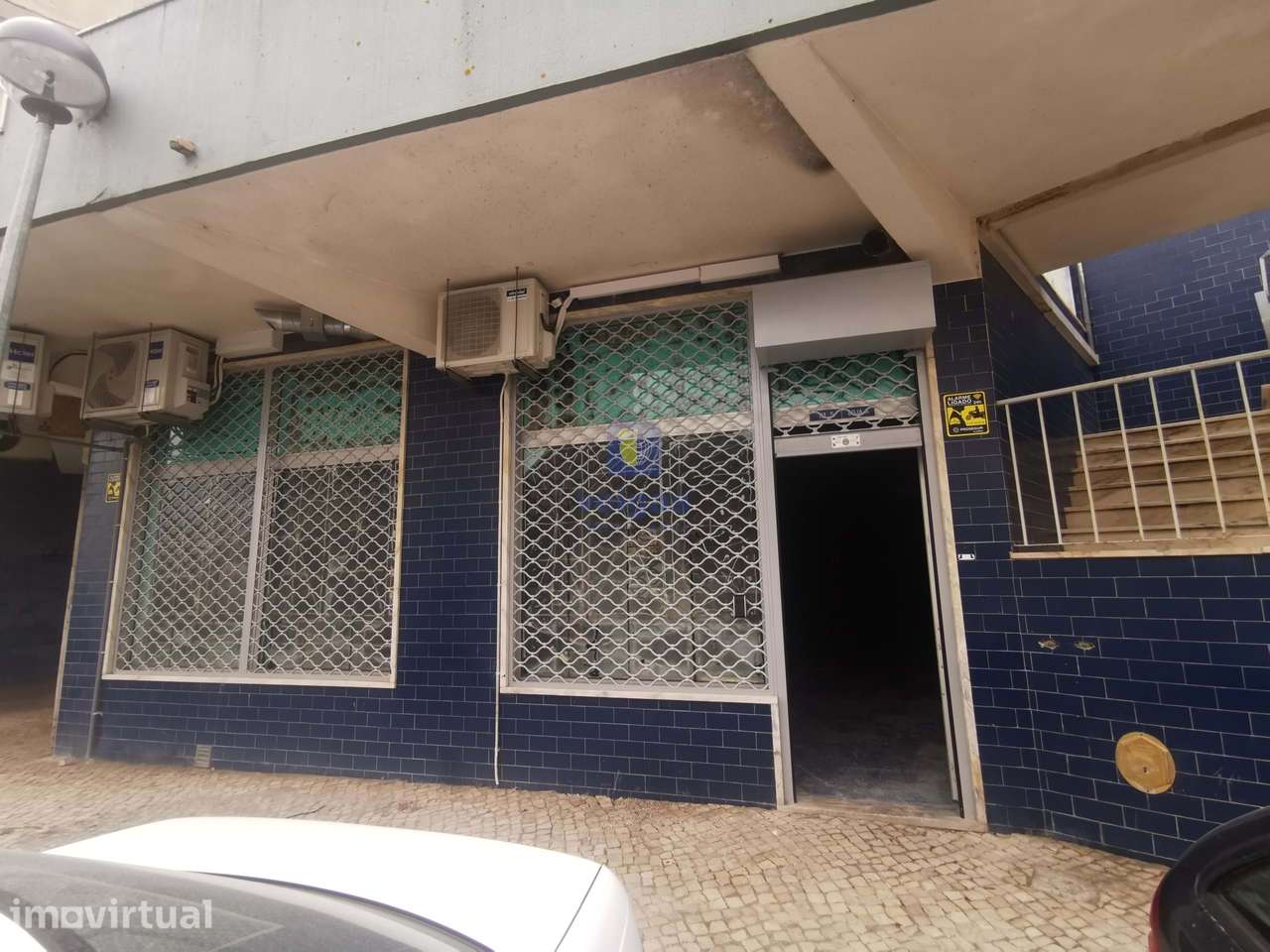 Loures, Excelente Espaço de 83m2 com 2 Montras, EQUIPADO com extração - Grande imagem: 2/14