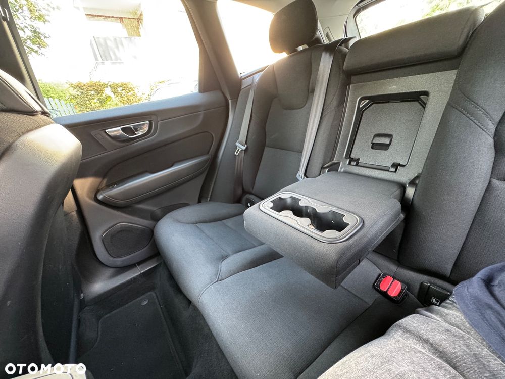 Volvo XC 60 B4 B Geartronic Momentum Pro - 33