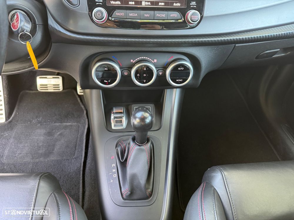 Alfa Romeo Giulietta 1.6 JTDM 16V TCT Lusso Ti - 26